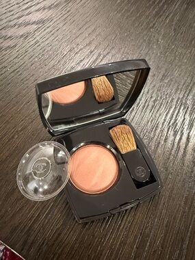 Chanel powder blush in Joues Contraste color